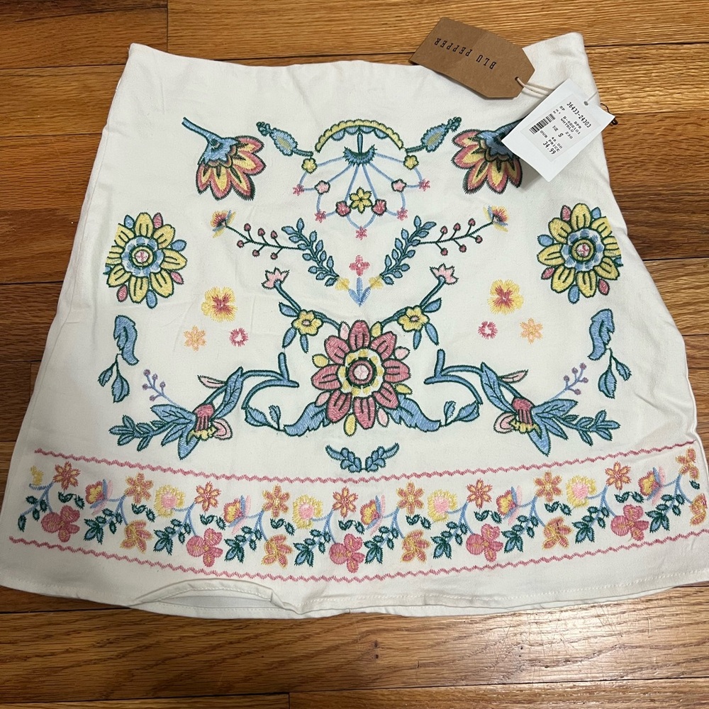 NWT Ivy and Leo Skirt Size Small
